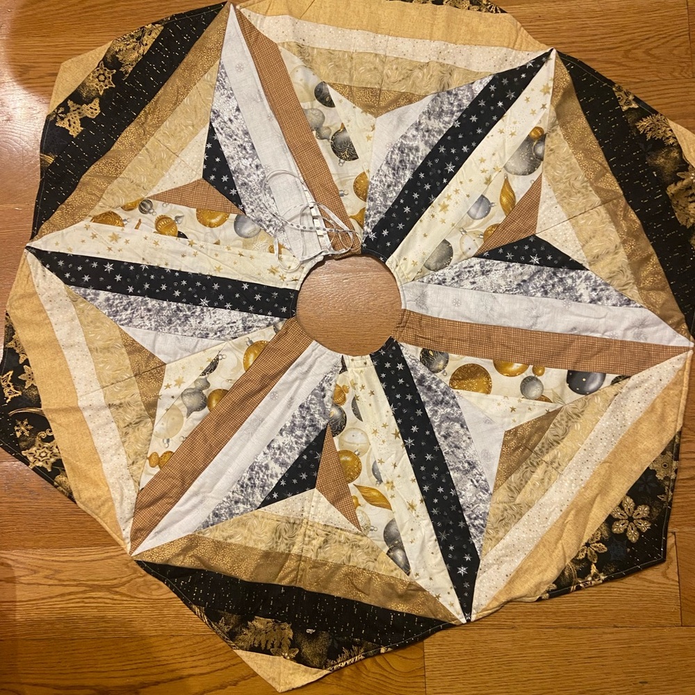 Quilted Star Tree Skirt - Black, Gold, Brown, White